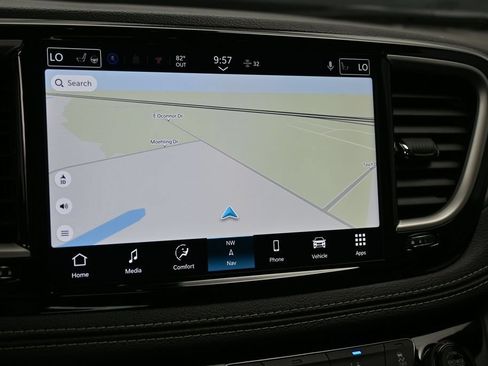 New 2027 Chrysler Pacifica Select FWD image 23