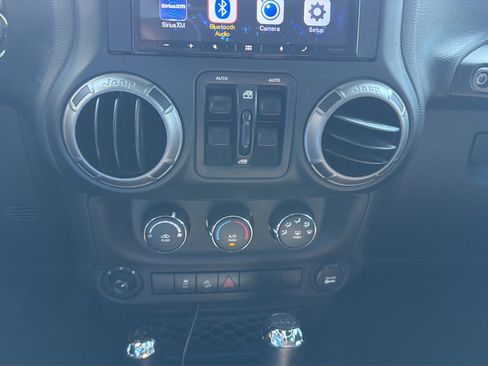 Used 2018 Jeep Wrangler Unlimited Sport S AWD/4WD image 20