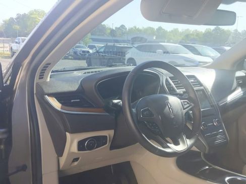 Used 2019 Lincoln MKC Select w/ Select Plus Package FWD image 19