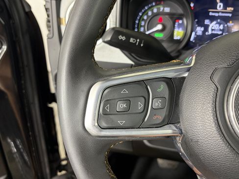 Used 2024 Jeep Wrangler Unlimited Sahara AWD/4WD image 30