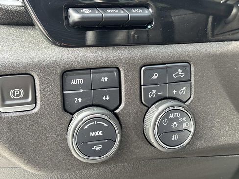 Used 2023 Chevrolet Silverado 1500 High Country image 23