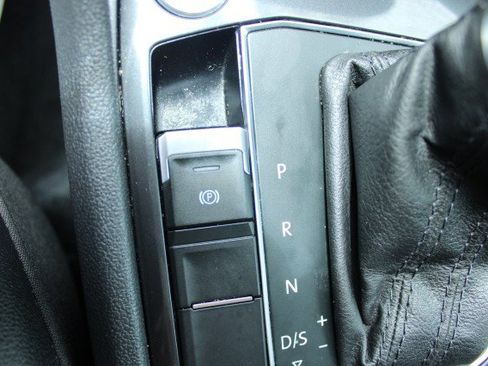 Used 2019 Volkswagen Tiguan SEL Premium w/ 3rd Row Seat Package AWD/4WD image 25