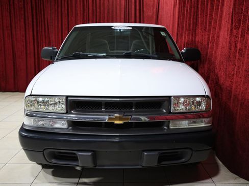 Used 2002 Chevrolet S10 Pickup 2WD Regular Cab image 9