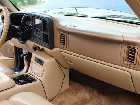 Used 2000 Chevrolet Tahoe LS w/ LS Preferred Equipment Group AWD/4WD image 12