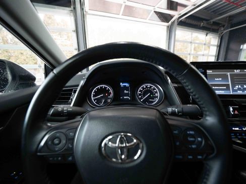 Used 2024 Toyota Camry SE image 15