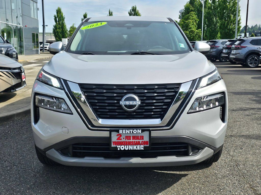 Used 2023 Nissan Rogue SV AWD/4WD image 2