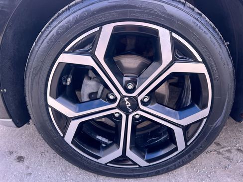 Used 2023 Kia Niro EX Touring FWD image 10