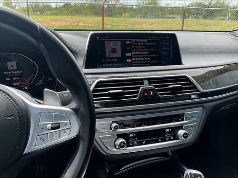 Used 2022 BMW 740i w/ M Sport Package image 7