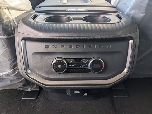 New 2025 Ford Expedition Active image 15