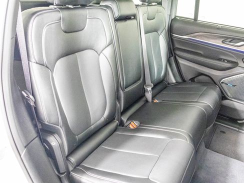 Used 2023 Jeep Grand Cherokee Overland w/ Adv Protech Group III image 38