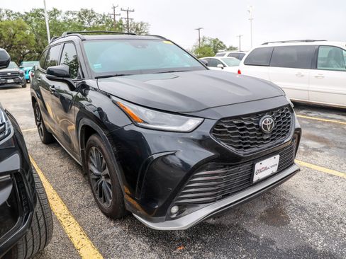 Used 2025 Toyota Highlander XSE AWD/4WD image 6