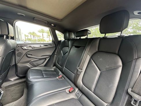 Certified 2023 Porsche Macan S AWD/4WD image 36