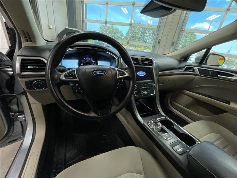 Used 2020 Ford Fusion SE FWD image 13