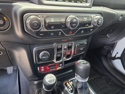 Used 2021 Jeep Wrangler Unlimited Rubicon 4xe AWD/4WD image 25