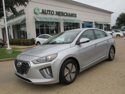 Used 2022 Hyundai Ioniq SE image 1