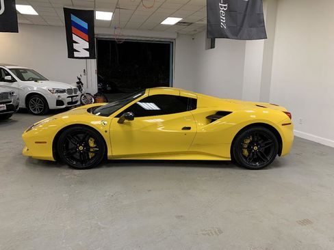 Used 2017 Ferrari 488 Spider image 10