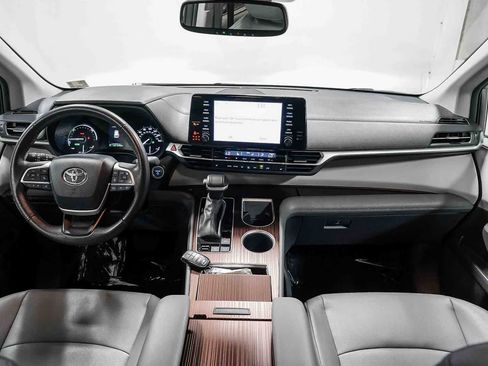 Certified 2024 Toyota Sienna XLE FWD image 13