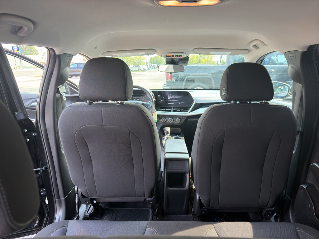 Used 2024 Chevrolet Trax LS w/ LS Convenience Package FWD image 12