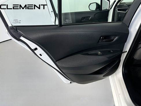 Used 2022 Toyota Corolla LE image 29