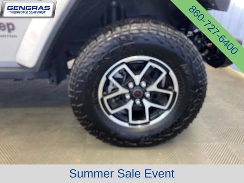 Used 2024 Jeep Gladiator Rubicon AWD/4WD image 44