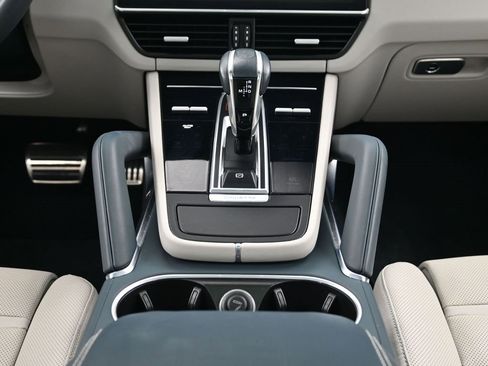 Used 2022 Porsche Cayenne Turbo S image 10