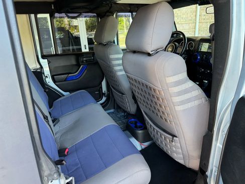 Used 2012 Jeep Wrangler Unlimited Sahara w/ Connectivity Group image 24