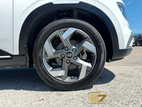 Used 2023 Hyundai Venue Limited FWD image 11