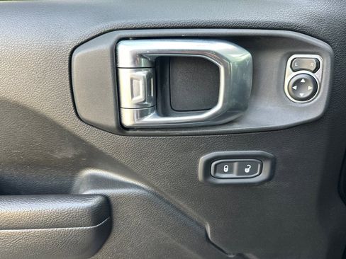 Used 2024 Jeep Wrangler Unlimited AWD/4WD image 11