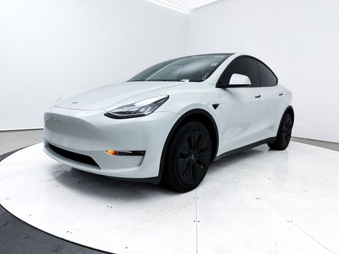 Used 2023 Tesla Model Y Long Range image 12