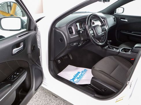 Used 2022 Dodge Charger SXT image 3