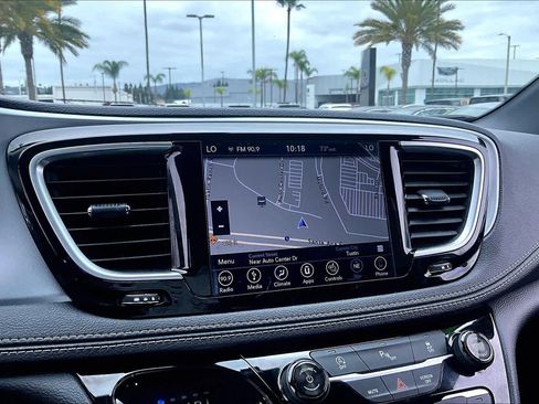 Used 2018 Chrysler Pacifica Limited w/ S Appearance Package FWD image 34