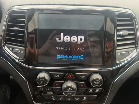 Used 2021 Jeep Grand Cherokee Limited w/ Premium Lighting Group AWD/4WD image 17