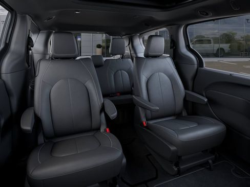 New 2026 Chrysler Pacifica Select FWD image 15