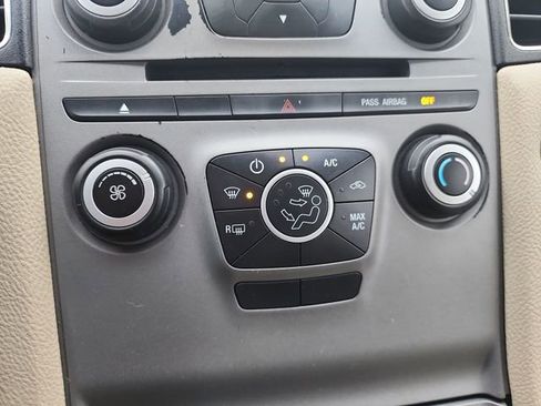 Used 2016 Ford Taurus SE image 9