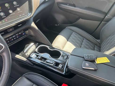 Used 2023 Buick Envision Avenir image 18