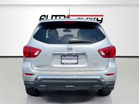 Used 2018 Nissan Pathfinder SV image 6
