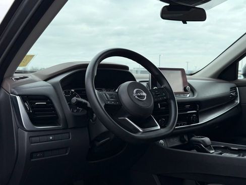 Used 2023 Nissan Rogue SV image 11