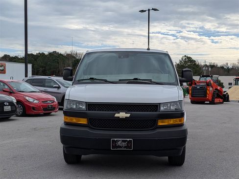 Used 2021 Chevrolet Express 3500 w/ Driver Convenience Package image 8