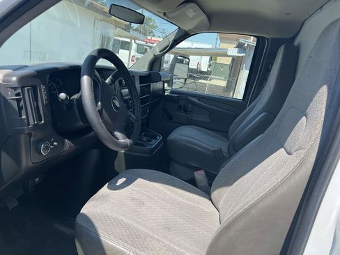 Used 2013 Chevrolet Express 3500 w/ Chrome Appearance Package image 7