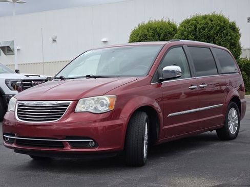 Used 2014 Chrysler Town & Country Limited w/ Luxury Group FWD image 20