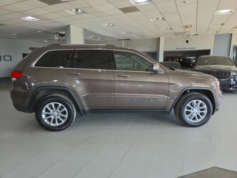 Used 2021 Jeep Grand Cherokee Laredo AWD/4WD image 8
