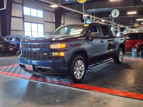 Used 2020 Chevrolet Silverado 1500 Custom w/ Custom Value Package AWD/4WD image 3