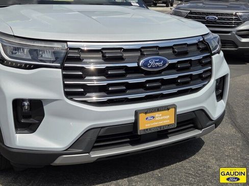 Certified 2025 Ford Explorer Active w/ Active Comfort Package RWD image 2