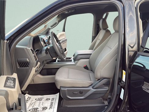 Used 2022 Ford F350 XLT w/ XLT Premium Package AWD/4WD image 4