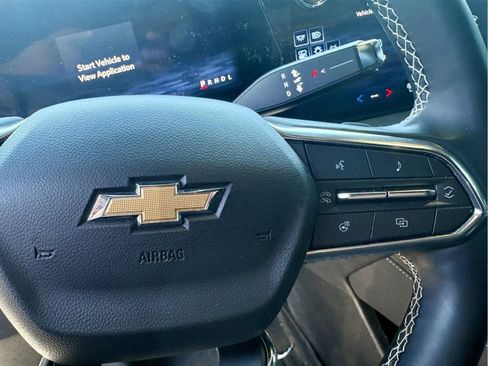 Used 2025 Chevrolet Traverse LT FWD image 15