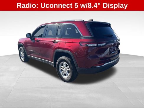 Used 2023 Jeep Grand Cherokee Laredo image 3