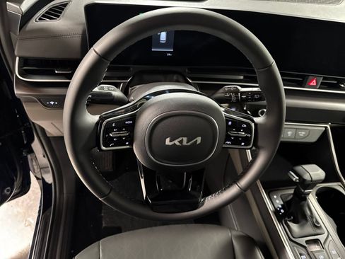 New 2026 Kia Carnival FWD image 23
