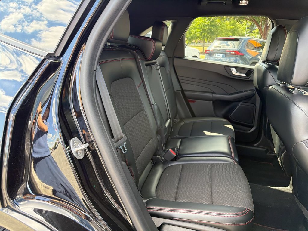 Certified 2023 Ford Escape ST-Line Elite AWD/4WD image 28