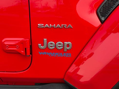 Used 2022 Jeep Wrangler Unlimited Sahara w/ Cold Weather Group image 11