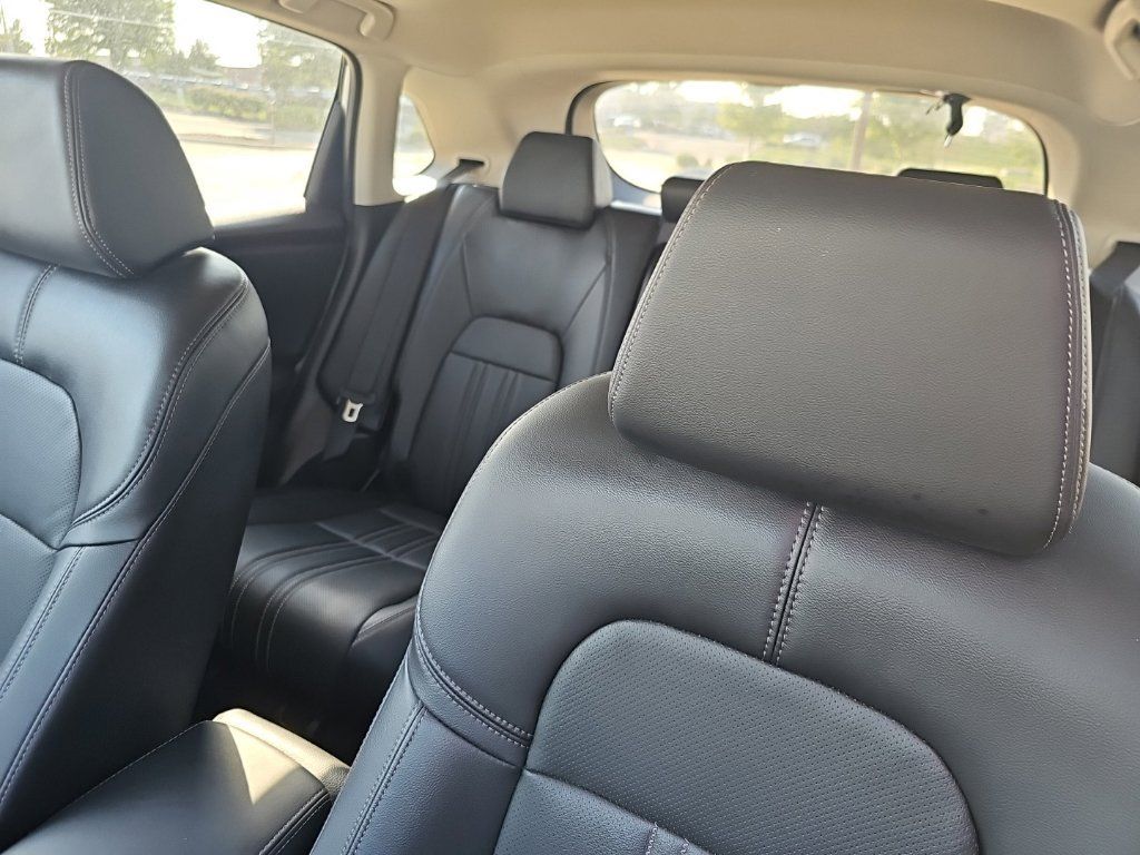 Used 2025 Honda HR-V EX-L image 9